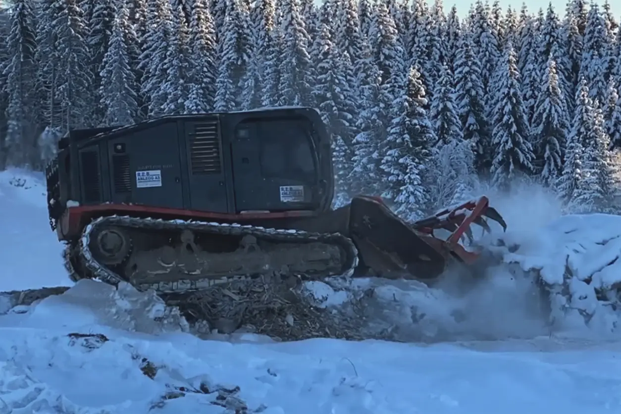 En bulldoser jobber på en Hammerstad gård.